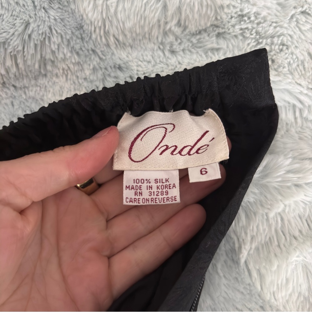 Chic Black Patterned Midi Skirt - image 6